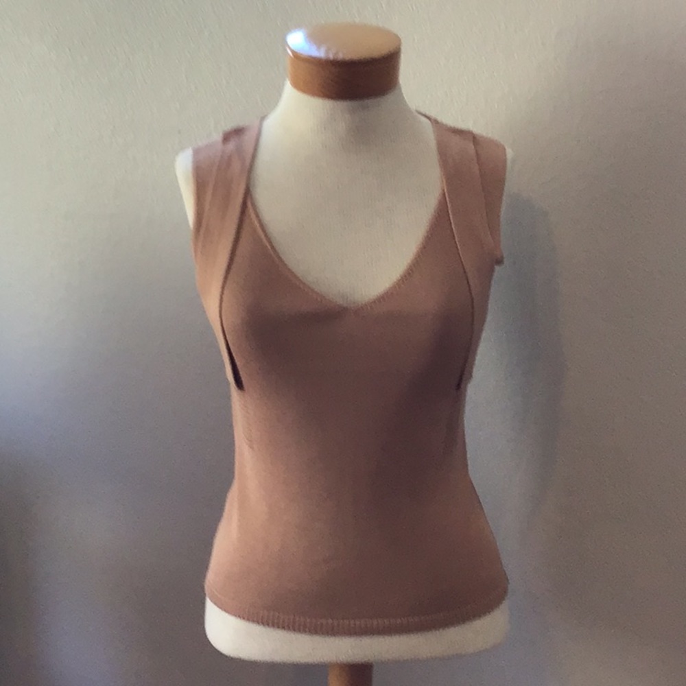 Unique Max Studio silk top. Sweater in beige.